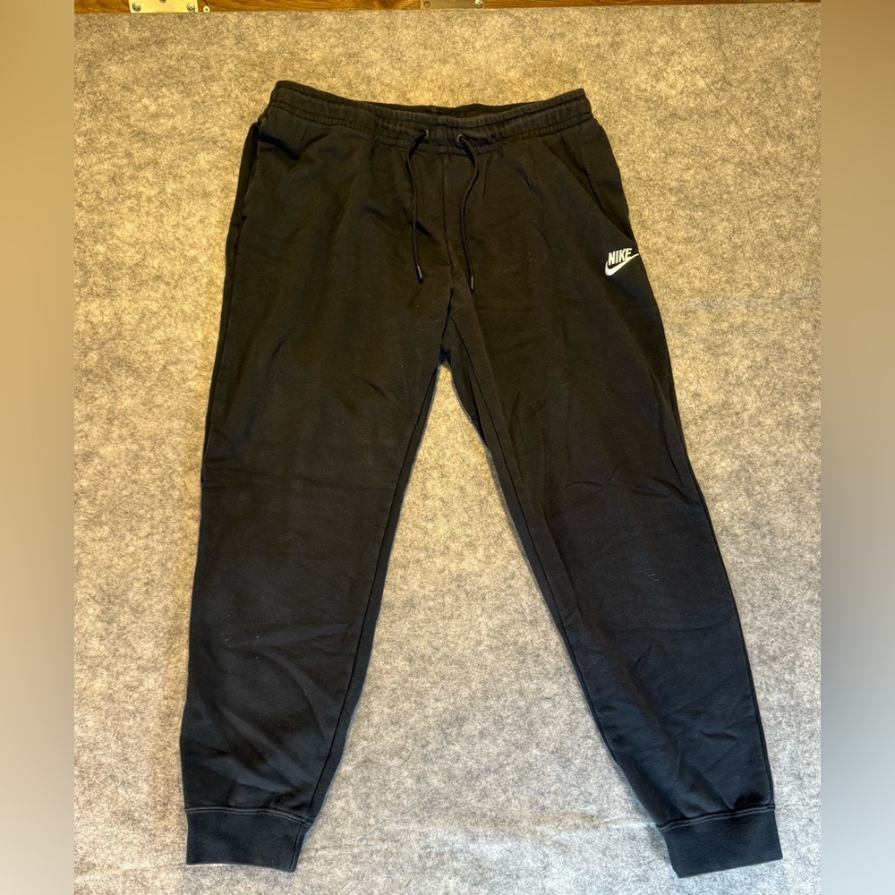 Nike Sweatpants men’s large basic black joggers